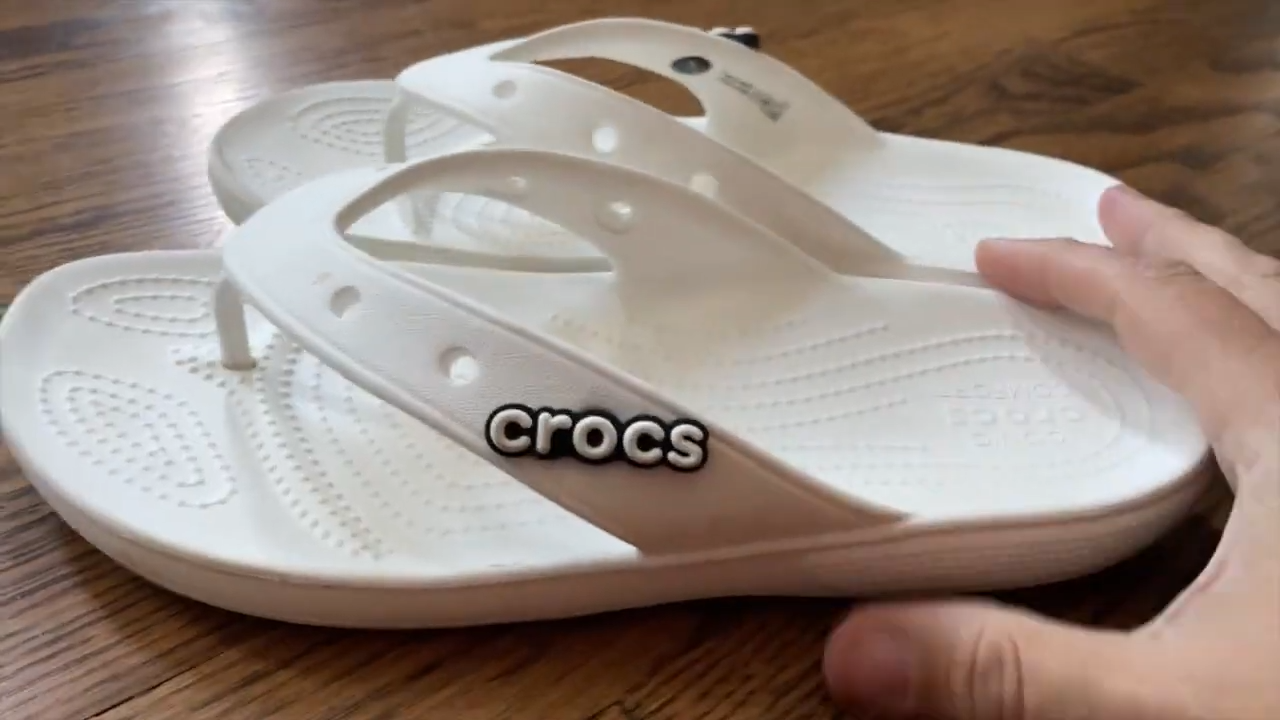 Crocs Unisex Adult Classic V2 Flip Flops Review — photo 2