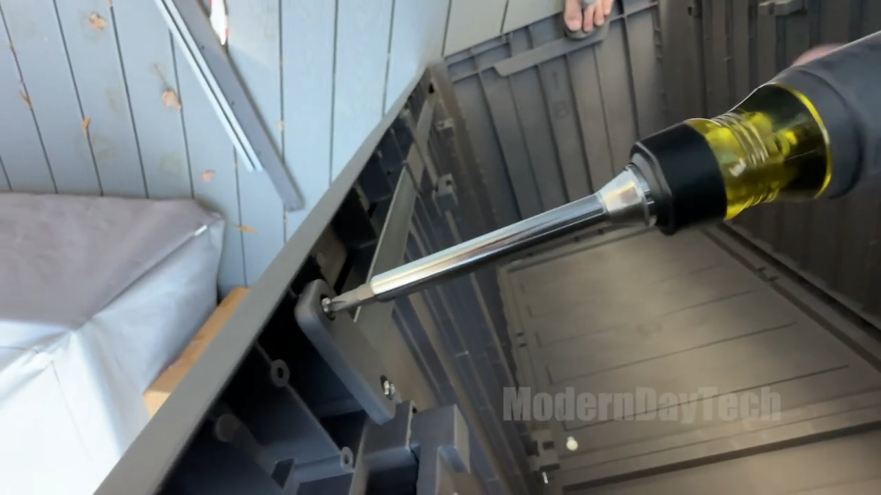EAST OAK 180 Gallon Deck Box Review: Is This Big Outdoor Storage Box Worth It? — photo 3
