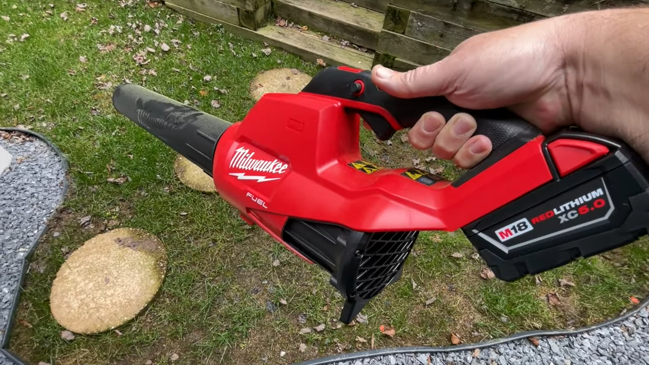 Milwaukee M18 FUEL 120 MPH 450 CFM 18-Volt Lithium Review — photo 1