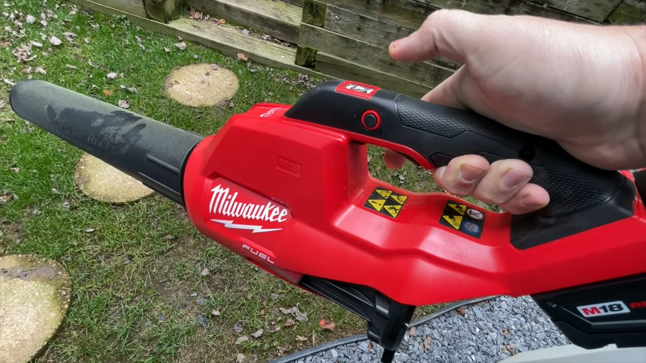 Milwaukee M18 FUEL 120 MPH 450 CFM 18-Volt Lithium Review — photo 3
