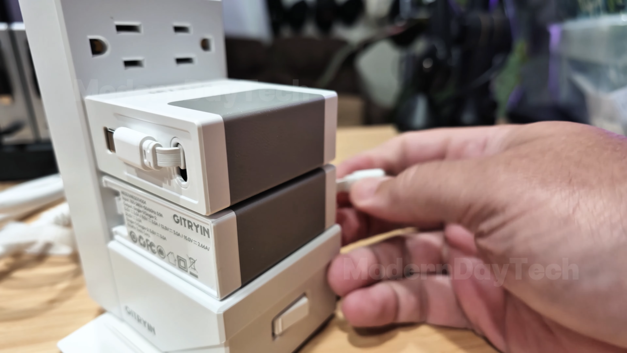 Gitryin Tower Charging Station Review — photo 1