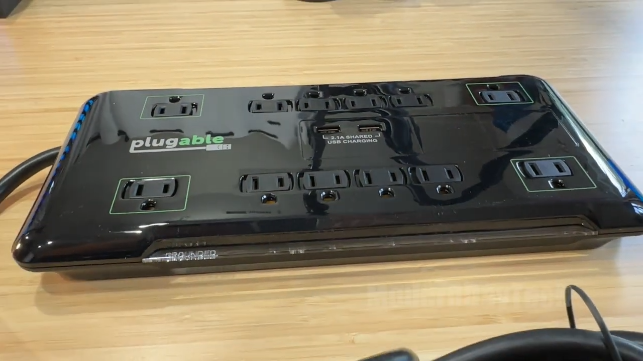 Plugable Surge Protector Power Strip: Should You Buy It? — photo 1
